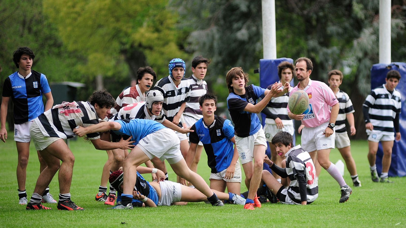 M�S QUE ACAD�MICO, UNIVERSITARIO