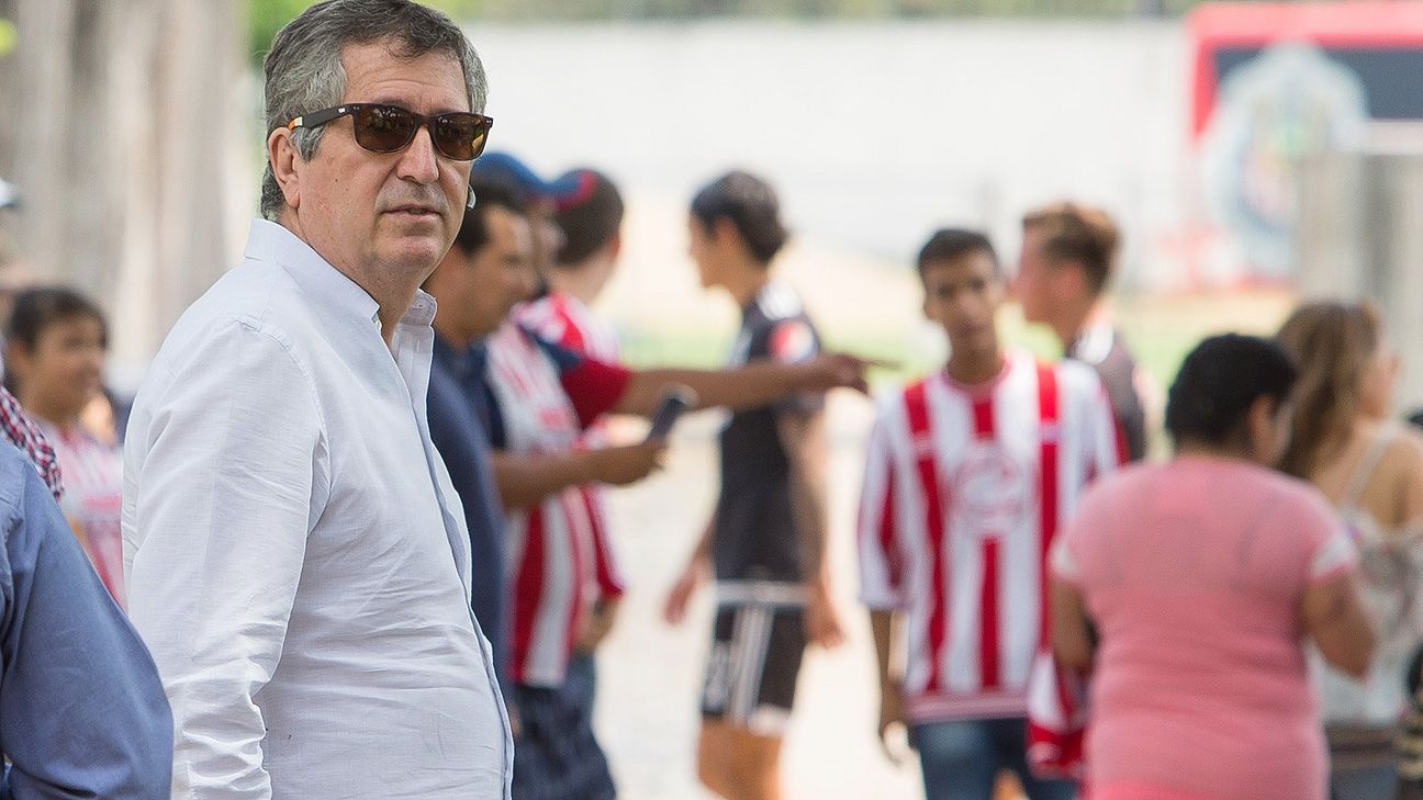 Almeyda puede salir de Chivas: Vergara