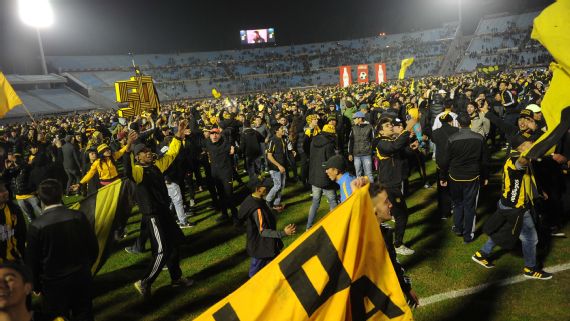 Resultado de imagen para muere aficionado en uruguay