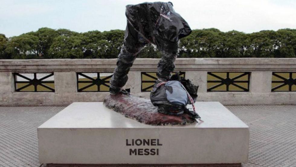 Destrozan estatua de Messi en Buenos Aires - ESPN Deportes