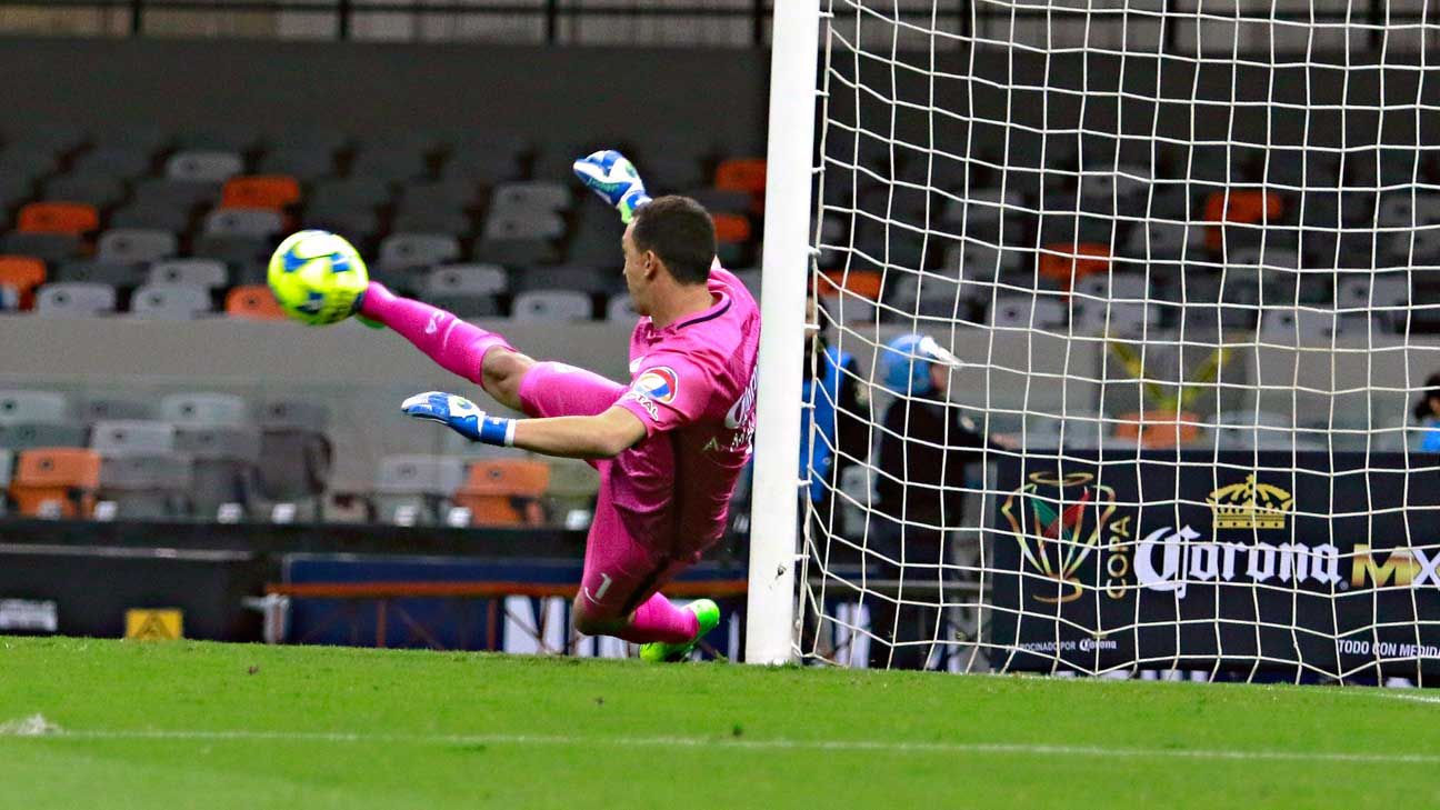 Agustín Marchesín responde a críticas con otro penal atajado