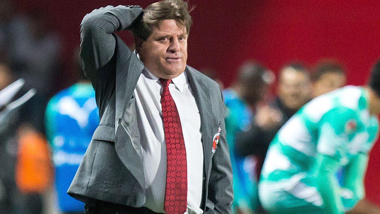 Genio y figura. Piojo Herrera reta a aficionado a golpes