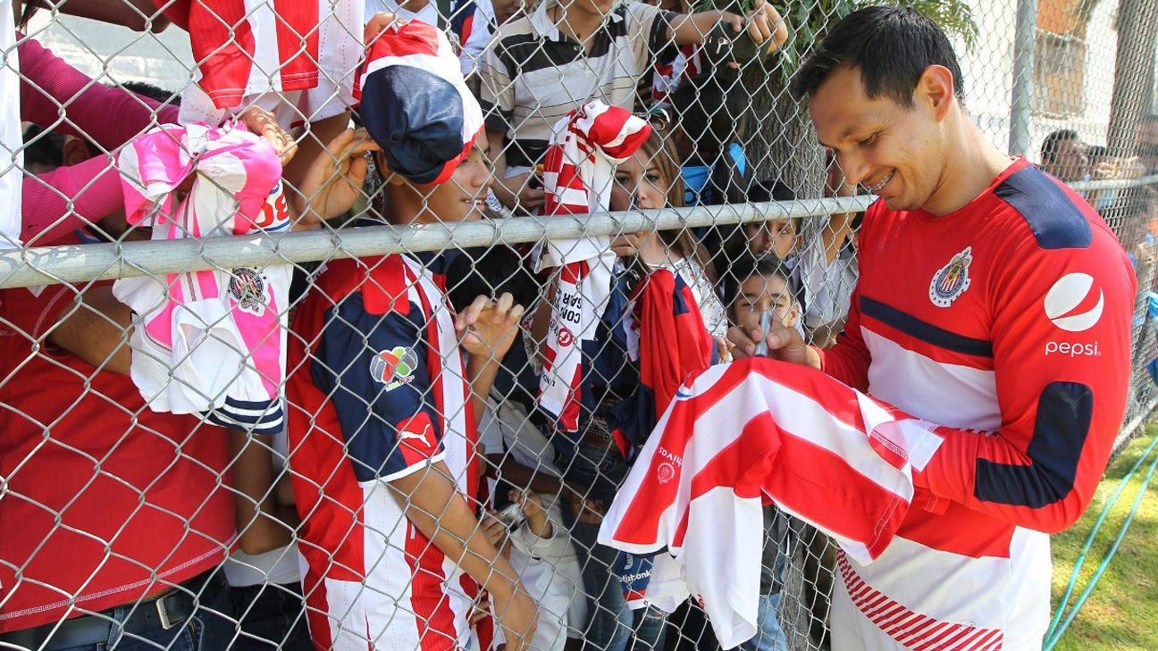 Chivas se acerca a aficionados en San Rafael