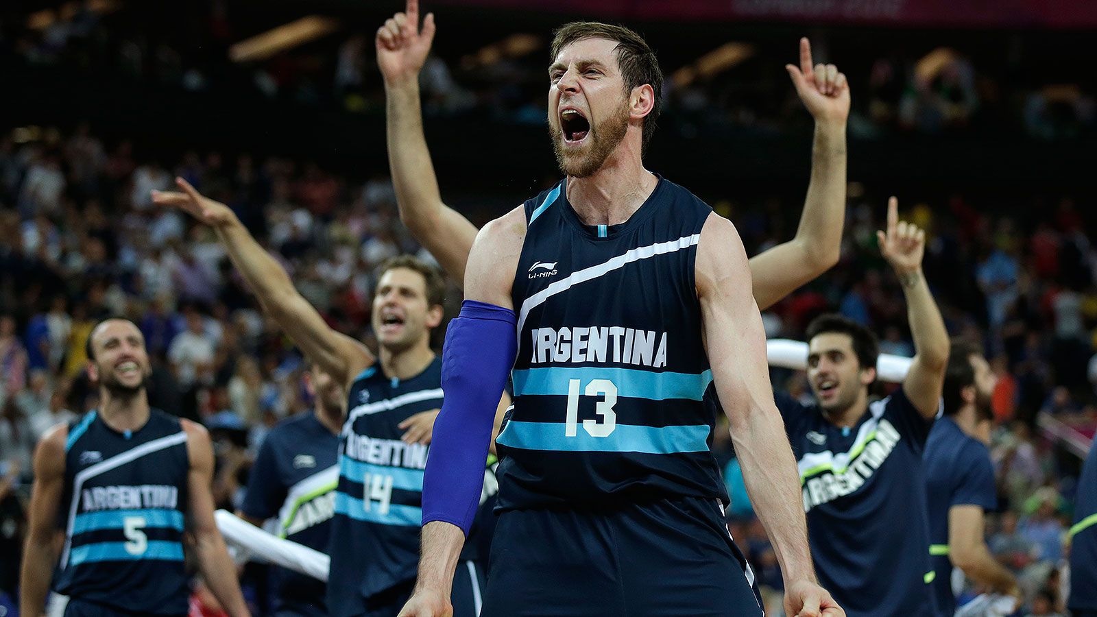 Las mejores fotos del Chapu Nocioni en la selecci�n argentina.