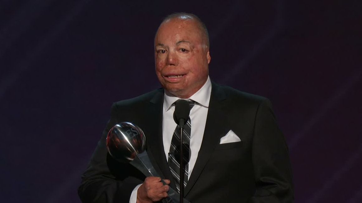 Del Toro accepts Pat Tillman Award ESPN Video