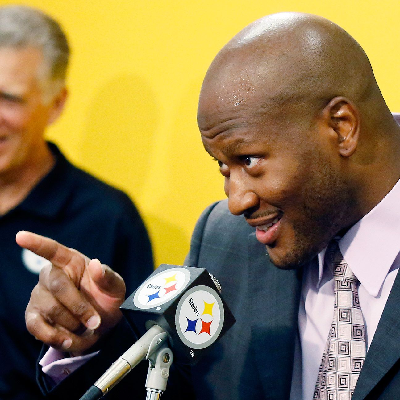 Mike Tomlin, James Harrison discussed domestic abuse arrest before 