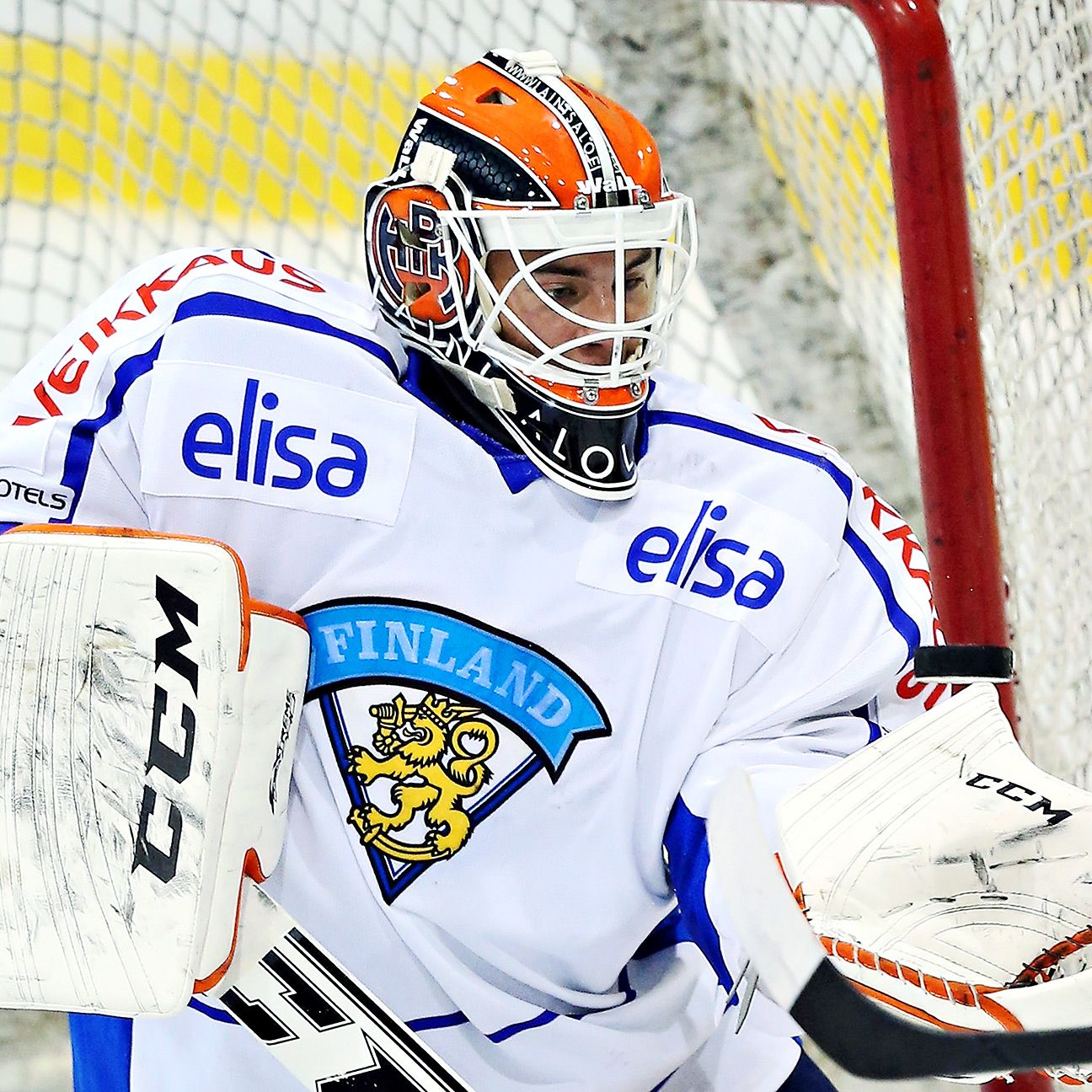 Nashville Predators sign goalie Juuse Saros