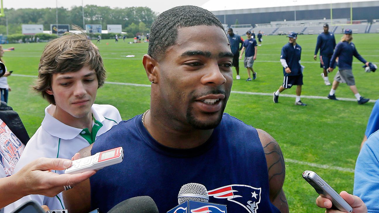 Patriots CB Malcolm Butler excites local high school with a few soaring dunks