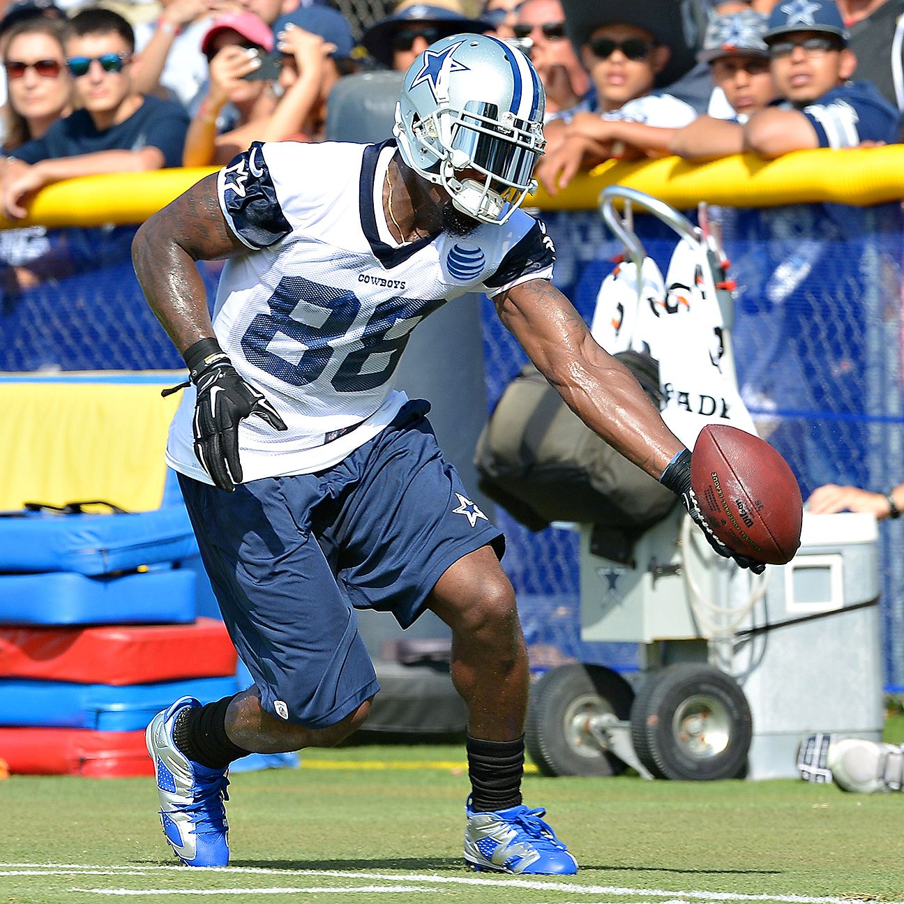 Cowboys' Bryant misses practice, status uncertain