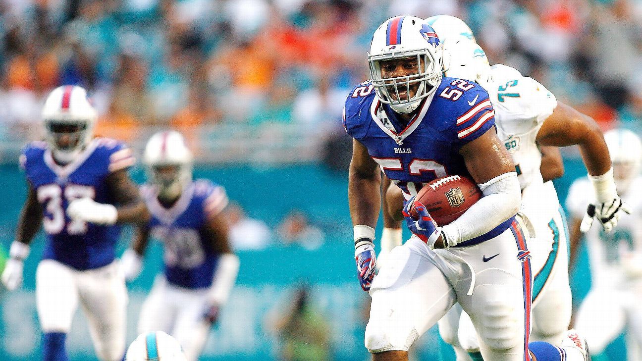 Bills LB: Coaches sending in play calls too late
