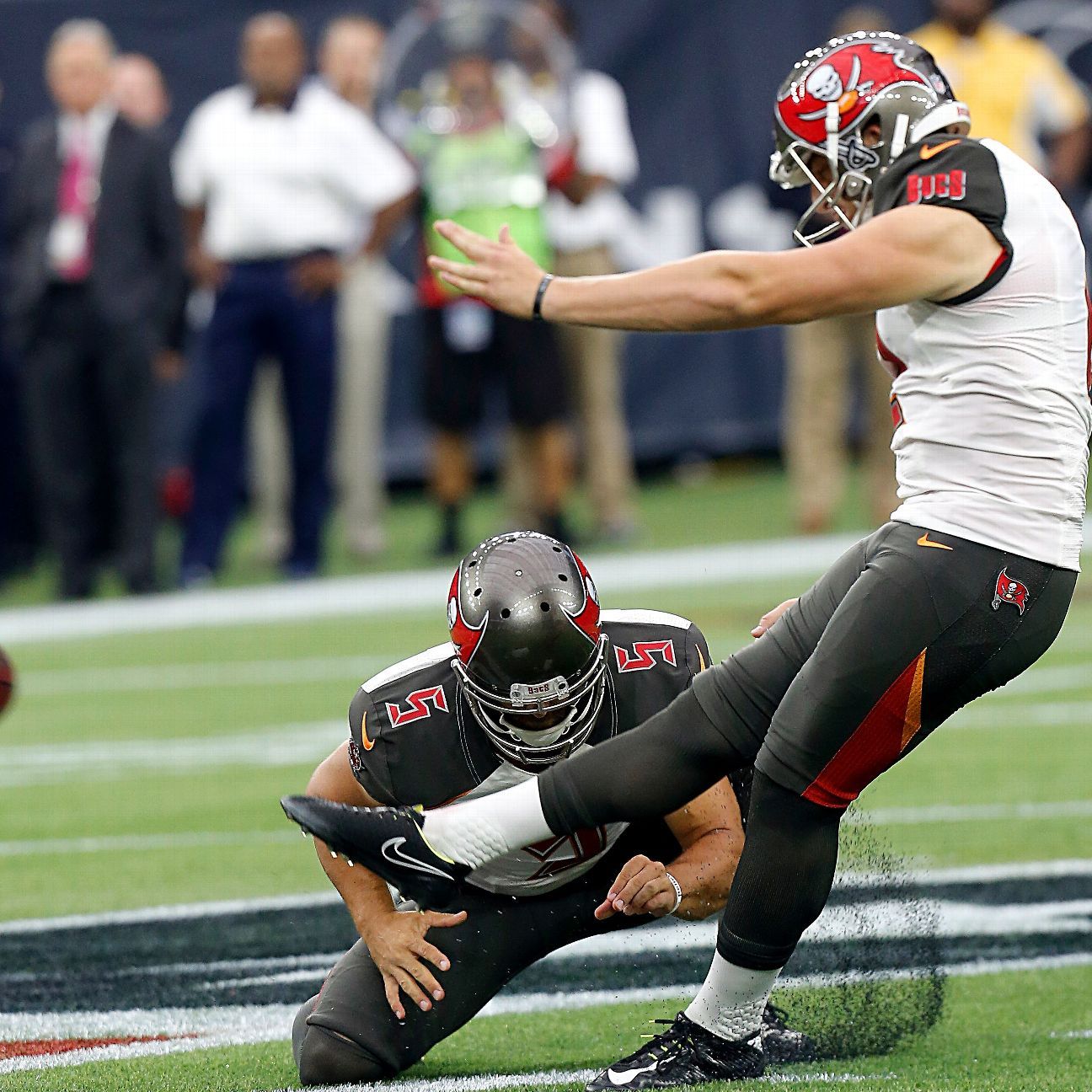 Bucs cut kicker Brindza after missed FGs, PAT