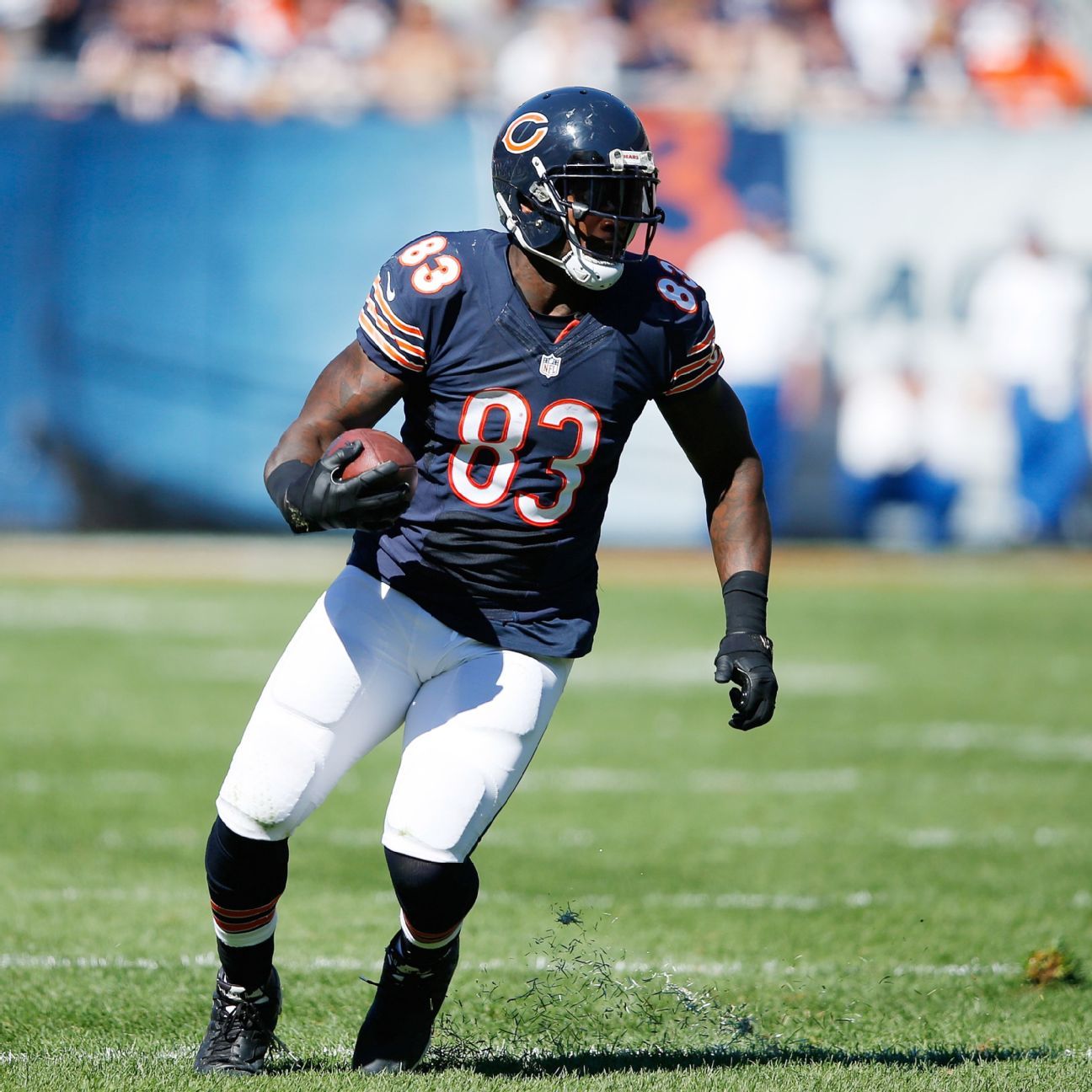Bears TE Bennett hurts quad, questionable