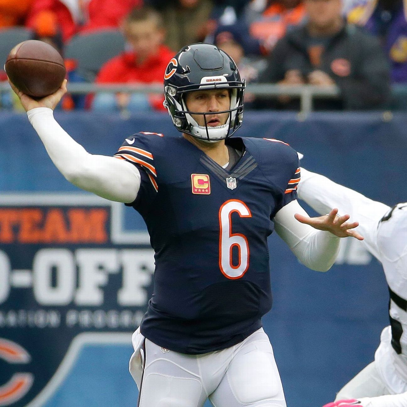 Bears QB Cutler returns, has two TDs in victory