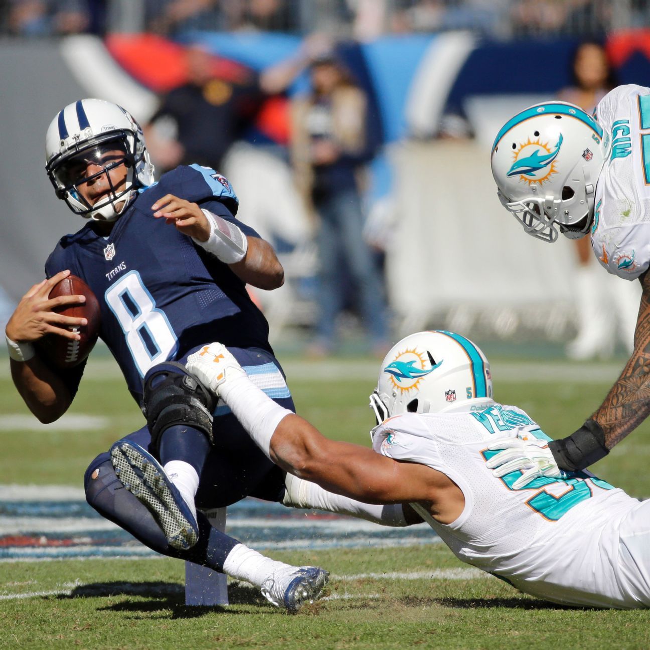 Mariota says knee feeling better, hopes to play