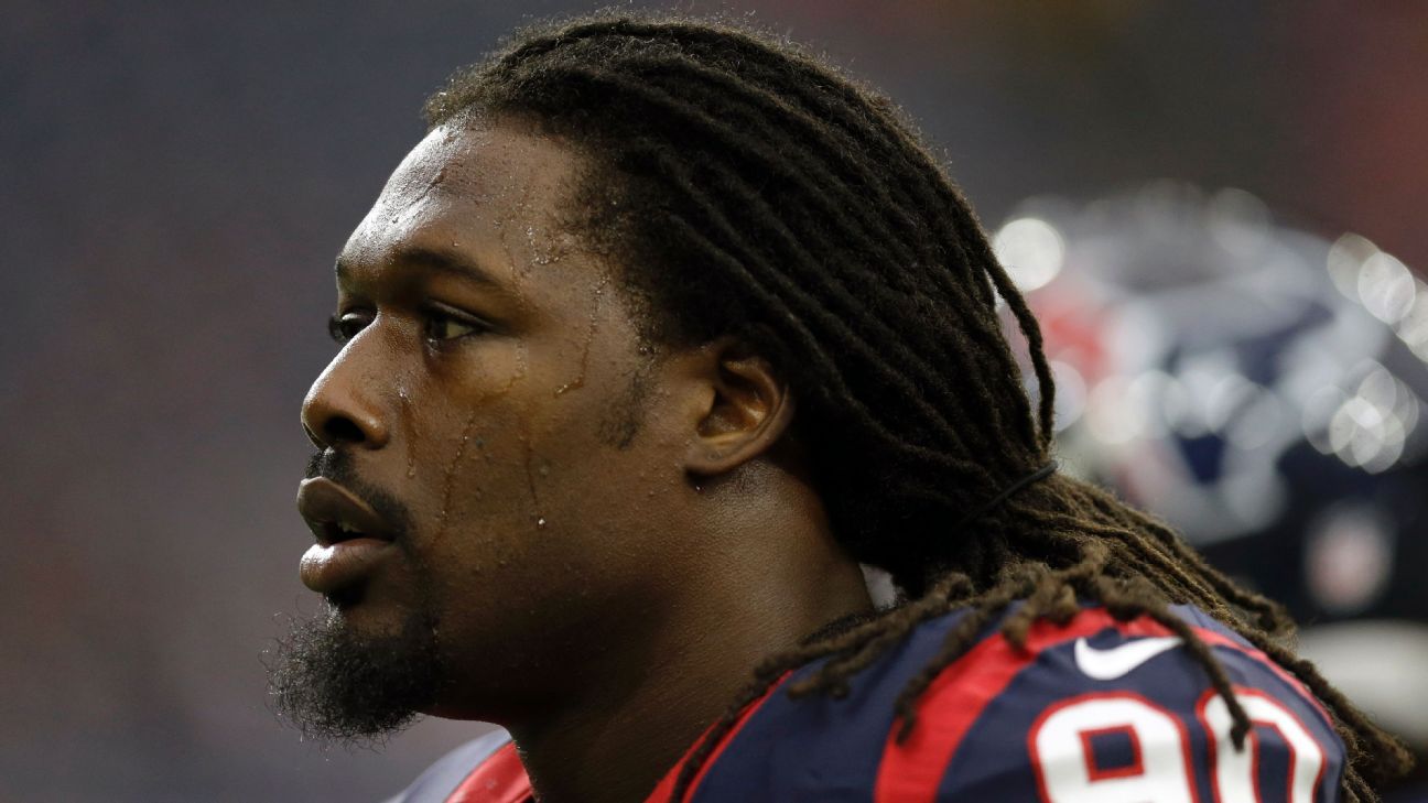 Texans DE Clowney(wrist/elbow) out vs. Packers