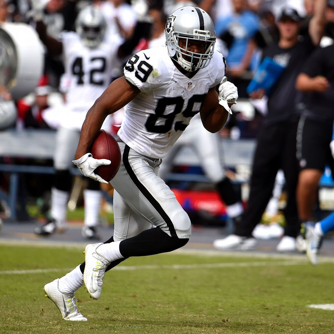 Amari Cooper has 100-yard first half as Raiders crush Chargers