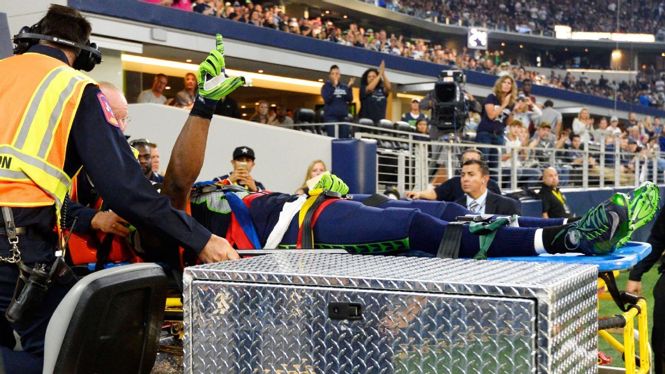After surgery, Ricardo Lockette reportedly passed out cheeseburgers to homeless