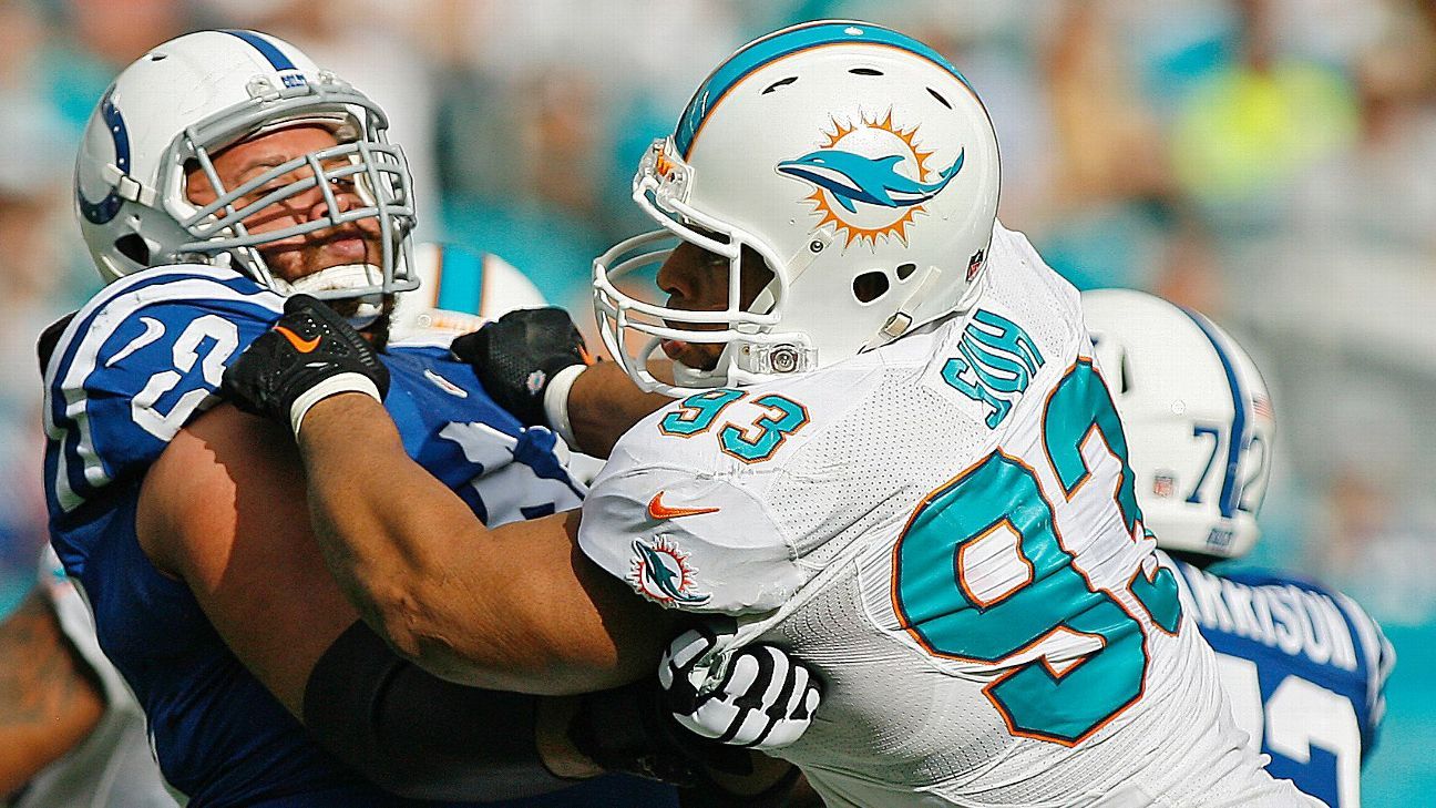 Suh alters huge deal to give Dolphins cap room