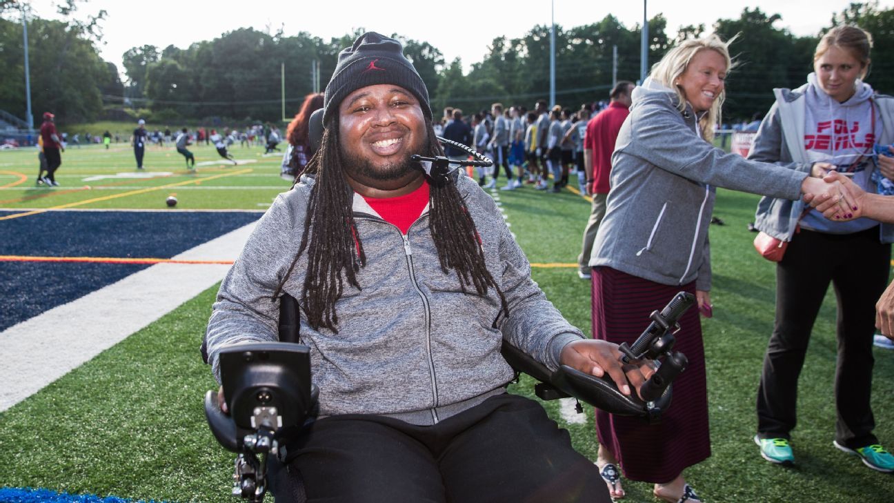 LeGrand inspires in visit at Pats-Saints practice