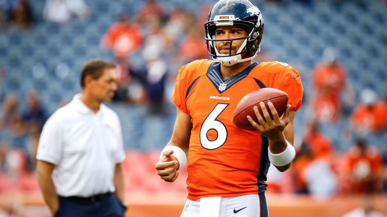 Cowboys ink Sanchez, Romo still on active roster