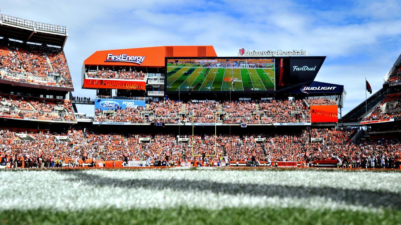 Browns slash 40 percent of season-ticket prices
