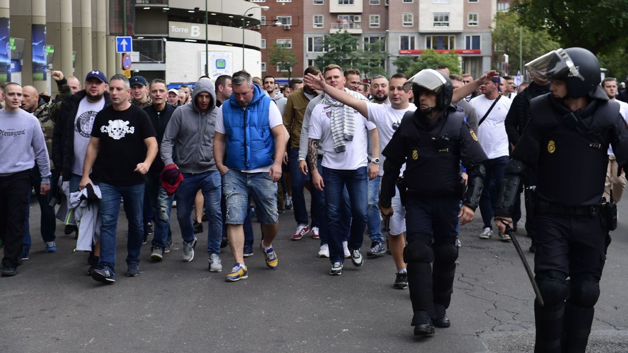 Legia Warsaw fans clash with Spanish police