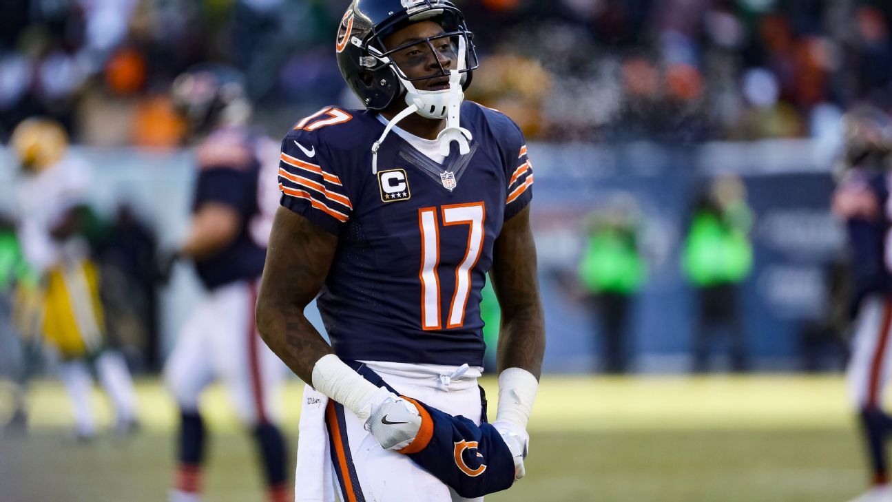Bears ignore WR Alshon Jeffery for three quarters in loss to Green Bay