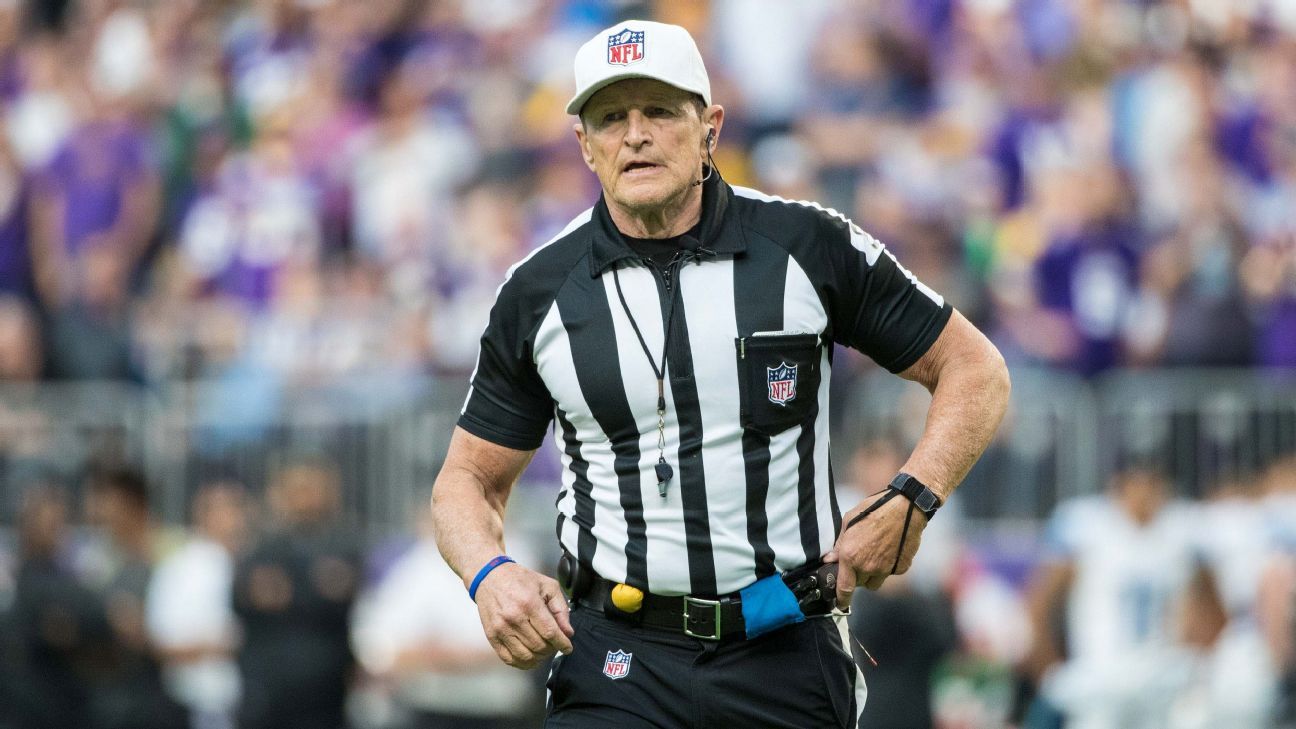 NFL wild-card playoffs officiating scouting report: Hochuli at Lambeau