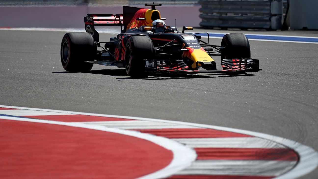 Ricciardo: Ferrari and Mercedes "too fast"