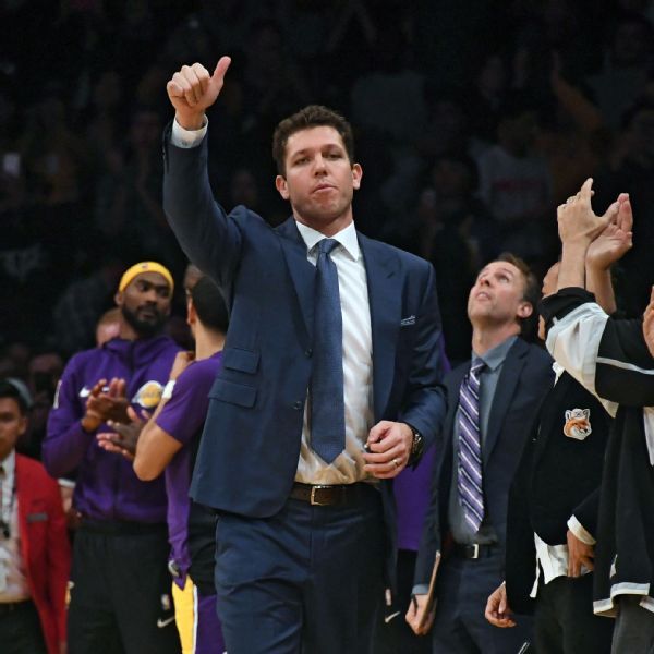 Dueña de Lakers y Magic apoyan a coach Walton