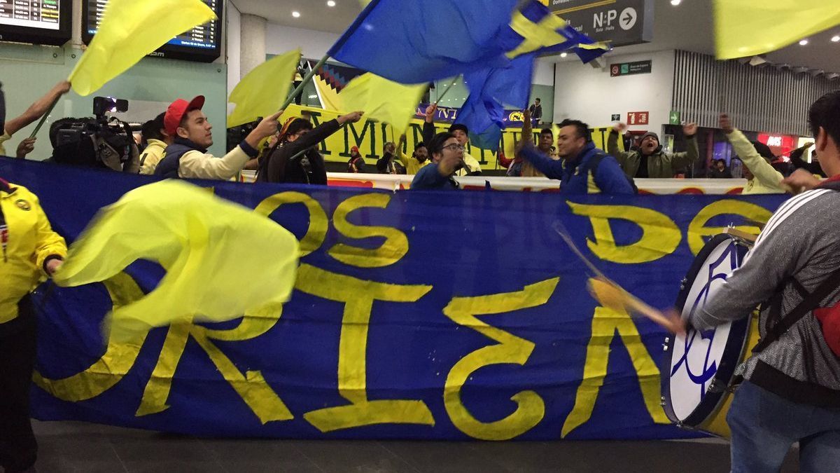 Madruga porra del América para recibir a Ibargüen en el aeropuerto