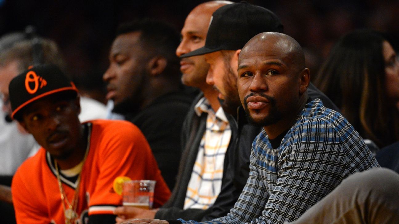 Football catches the attention of Floyd Mayweather Jr.