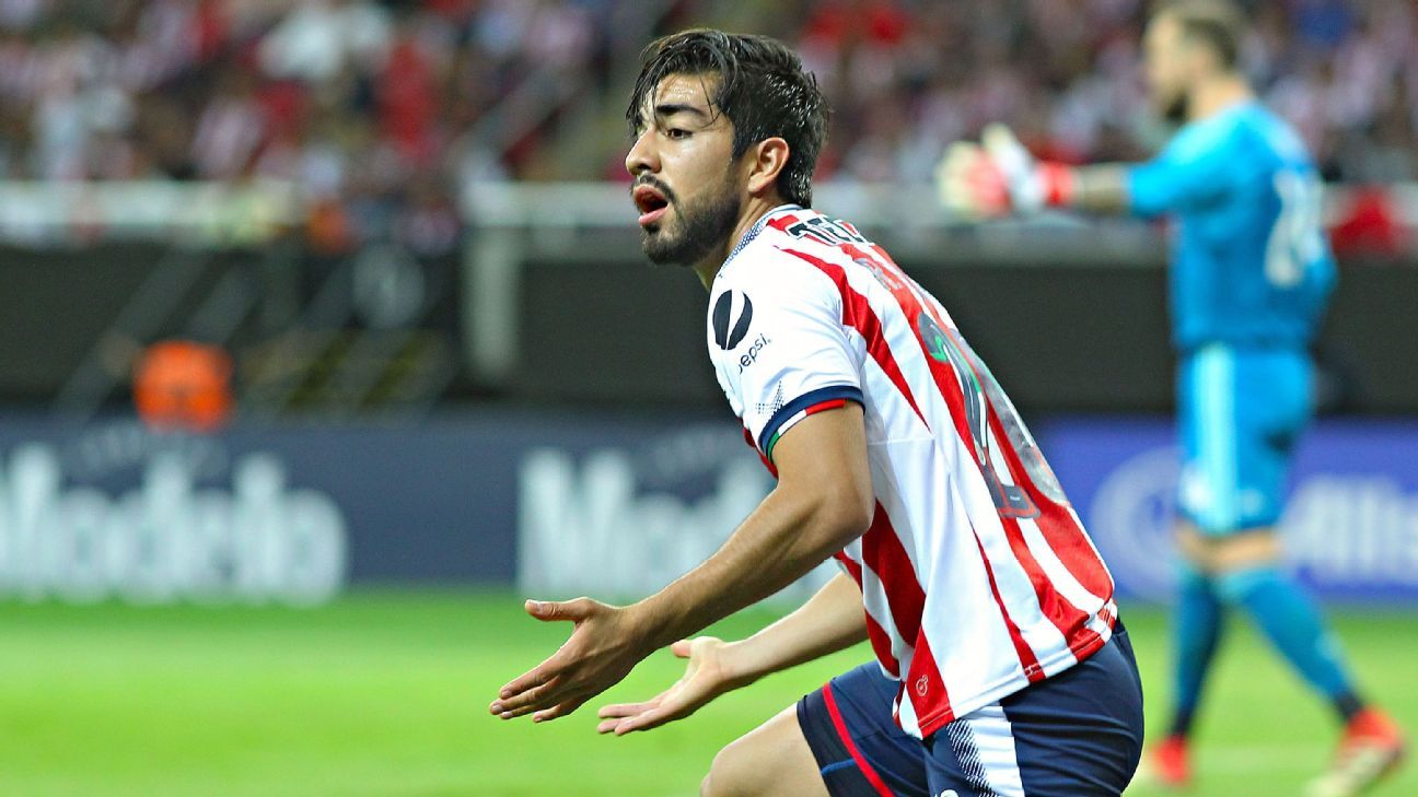 Pizarro debe definirle su situación a las Chivas