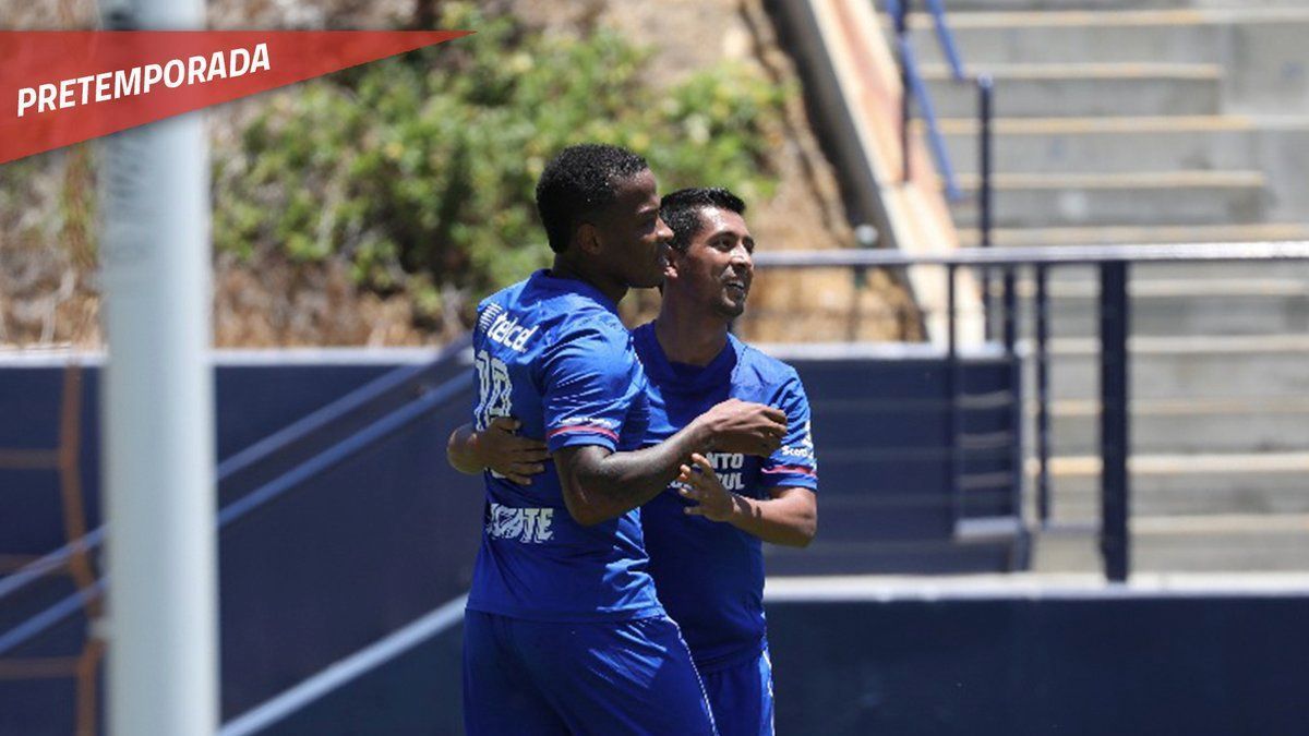Elías Hernández consigue su primer gol con Cruz Azul en pretemporada