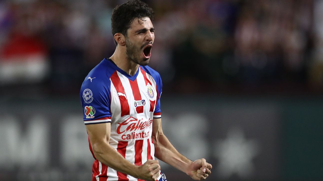 Pollo' Briseño revela que se 'habló fuerte' en el vestidor de Chivas