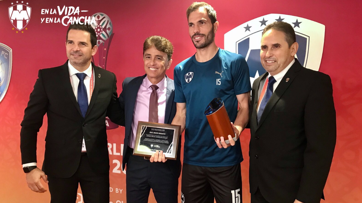 Basanta recibe reconocimiento por su cuarto Mundial de Clubes