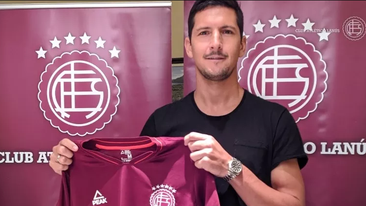 Guillermo Burdisso returns to football at Lanús.