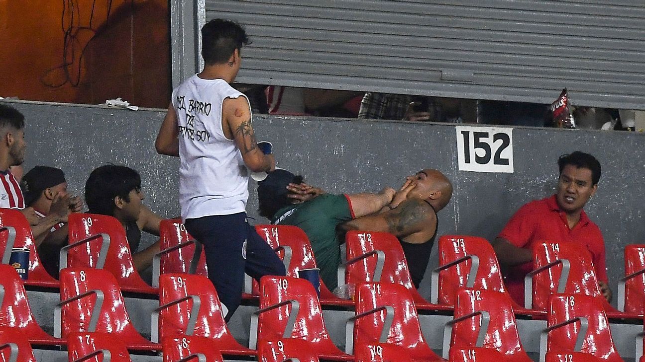 Reportan incidentes violentos al finalizar el Atlas vs. Chivas