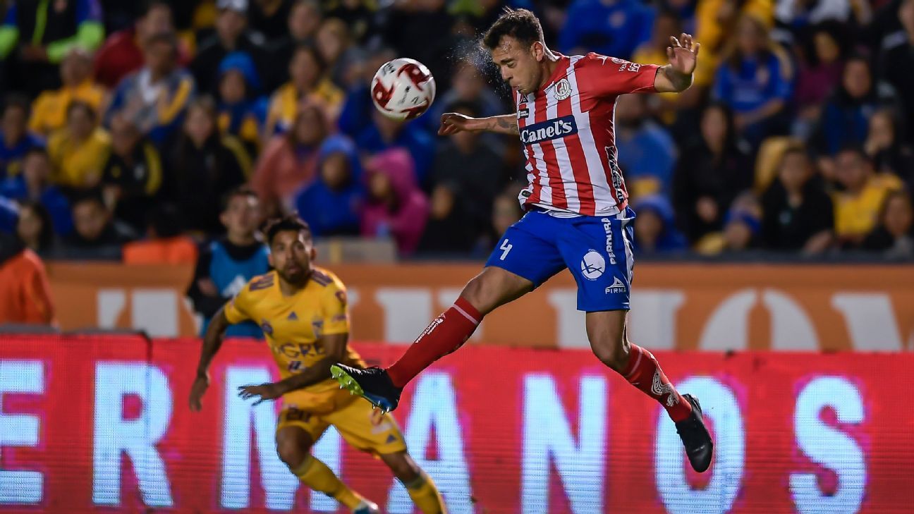 Matías Catalán, 4th fastest player of Clausura 2020, admires 'Chaka' Rodríguez.