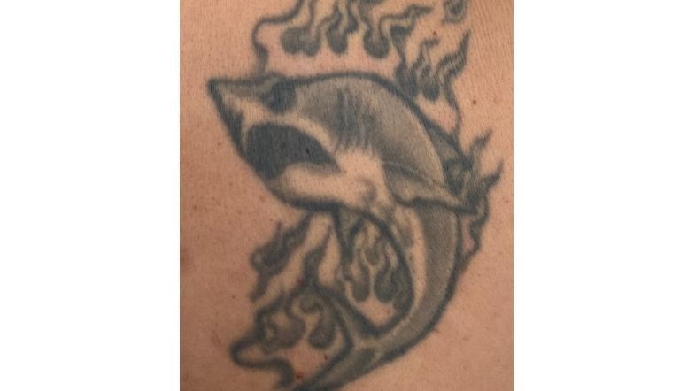 Joel Sánchez pasó de odiar su apodo a tatuarse un 'Tiburón' y coleccionar artículos del escualo