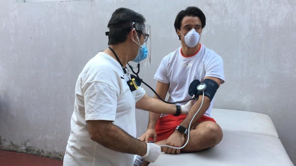 Jugadores de Chivas llegaron a Verde Valle para estudios de COVID-19