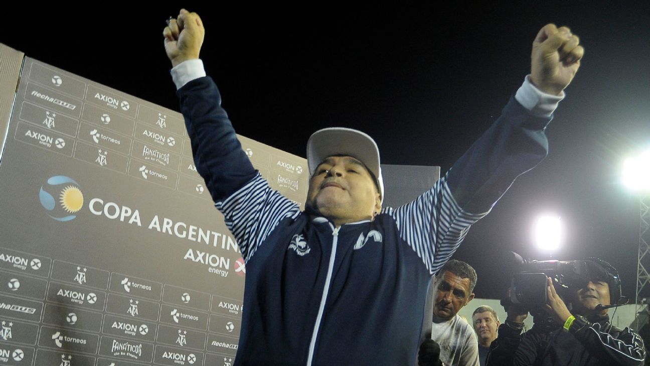 Diego Maradona seguirá en Gimnasia LP