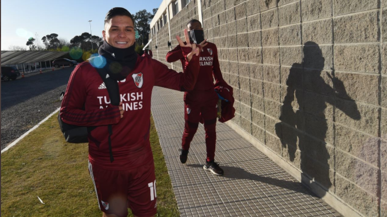 ¡Sonríen en River! Juanfer Quintero finalmente viaja a China