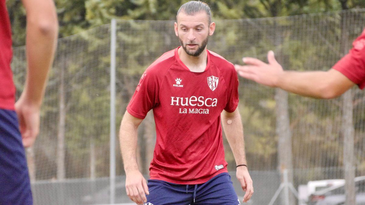 En su presentación, Gastón Silva agradeció al Huesca y criticó a Independiente