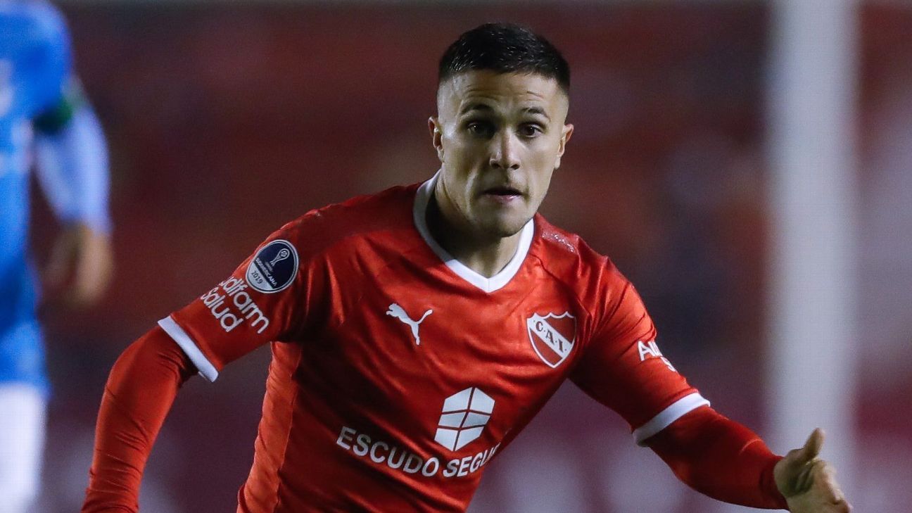 Boca hizo una oferta por Bustos en la que implica a dos jugadores