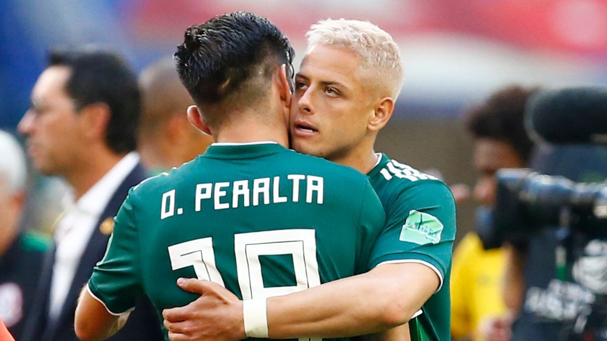 Chicharito' aplaude reacción de Oribe Peralta tras polémica al final del Clásico