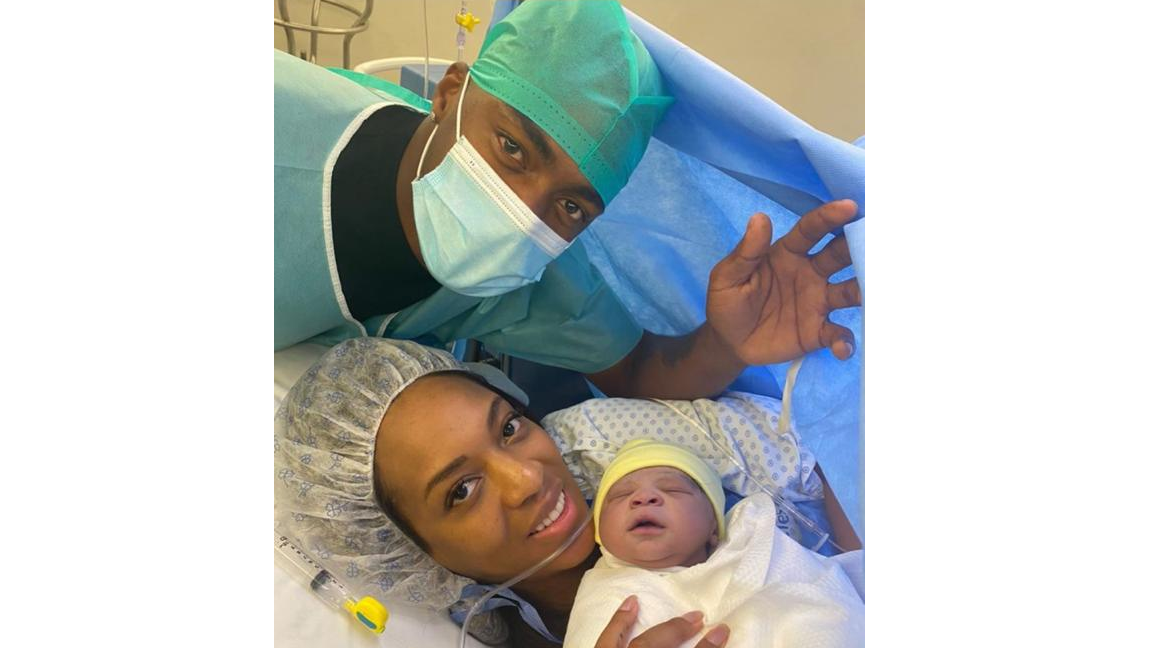 Renato Ibarra presencia junto con su pareja nacimiento de su hijo