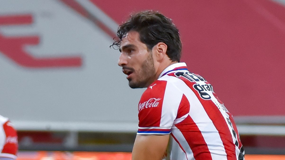 Pollo' Briseño y Ángel Zaldívar confirman ser positivos por Covid-19 en Chivas