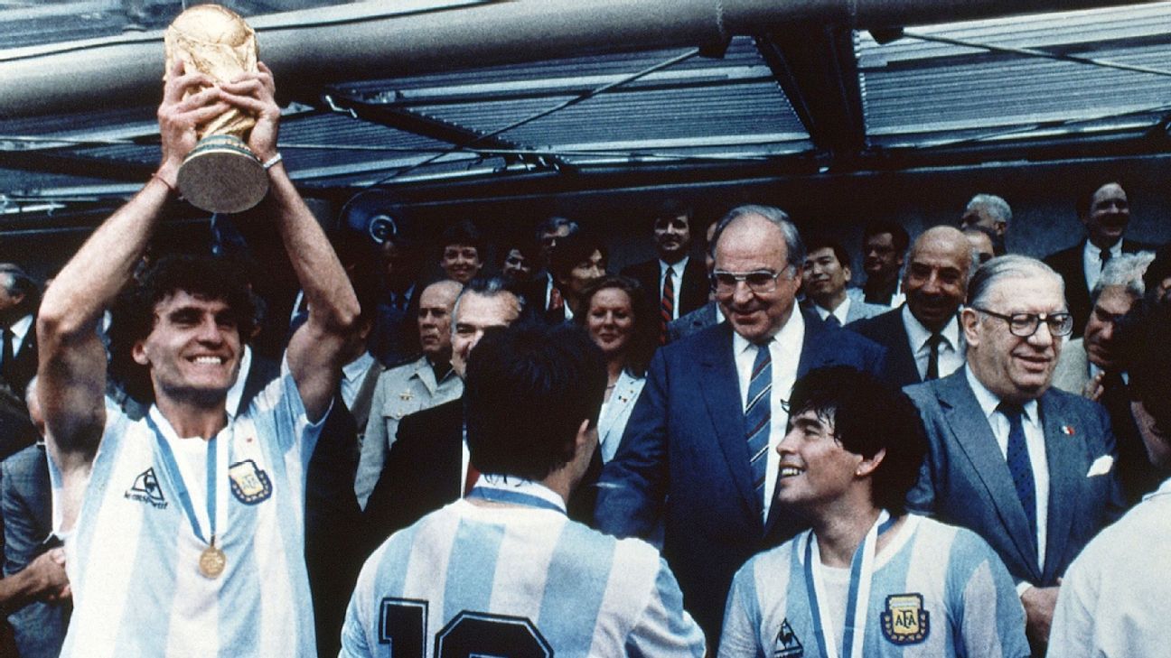 El 11 ideal de excompañeros -y amigos- de Diego Maradona