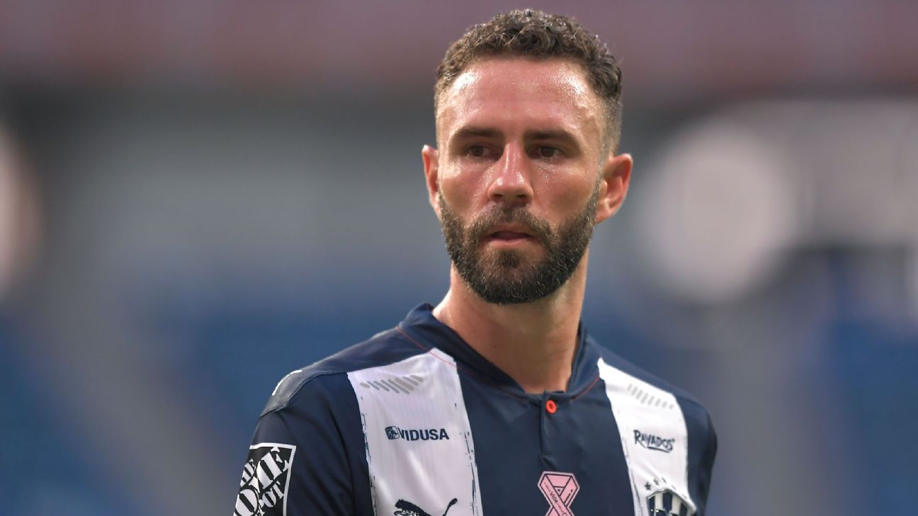 Miguel Layún pide al Kun Agüero para refuerzo de Monterrey
